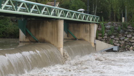 Heavy-flowing-river-under-a-bridge-Montpellier-Antigone-le-Lez-France-heavy-rain